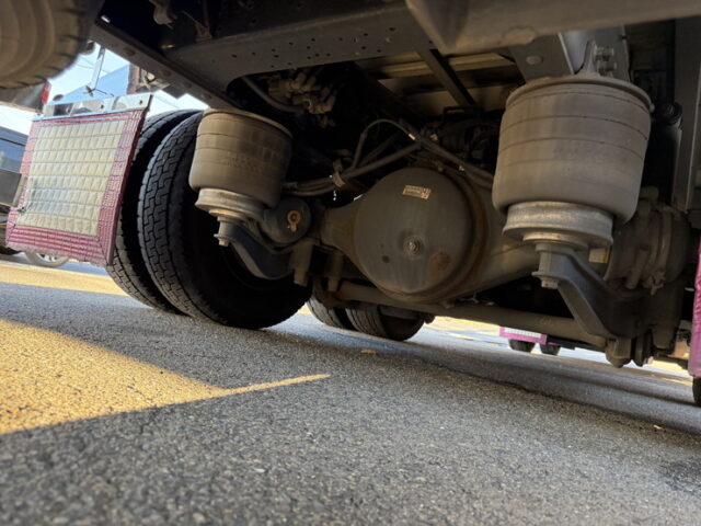 いすゞ：ギガ：ハイルーフ：ウィング：メッキ多数：ステンレス多数：エアローラー