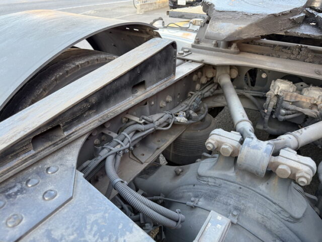 17スーパーグレート：ハイルーフ：トレーラーヘッド：アルミホイール：第5輪荷重11.500㎏