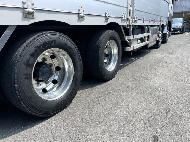 17スーパーグレート　ハイルーフ　ウィング　メッキ多数　アルミホイール　木床