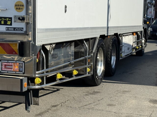 日野：17プロフィア：冷凍バン：メッキ多数：サブエンジン：ジョロ4キーストン