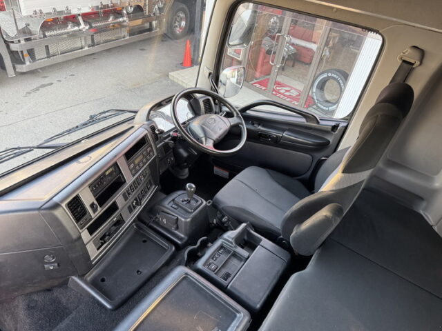 日野:プロフィア:ハイルーフ:トレーラーヘッド:メッキ多数:後輪エアサス:480馬力