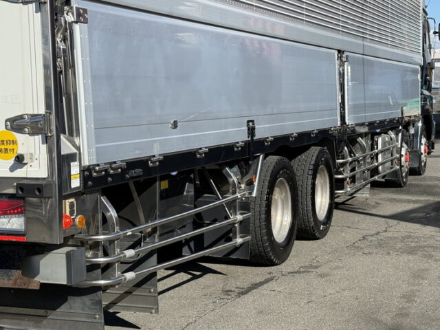 日野:17プロフィア:ハイルーフ:メッキ多数:アルミホイール:木床:E13Cエンジン