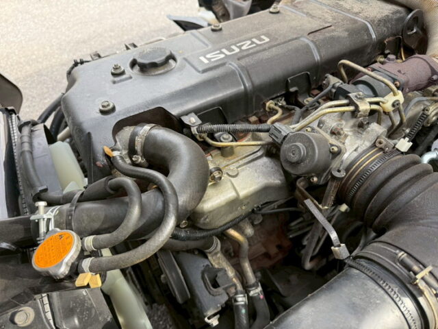 【現状】いすゞ：エルフ：平ボデー：架装多数：マニ割り：5トン未満：2駆/4駆切換付き
