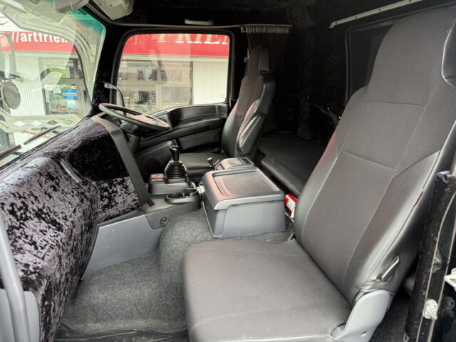 いすゞ:ギガ:ハイルーフ:トレーラーヘッド:フロントバイザー:第5輪荷重11.100㎏