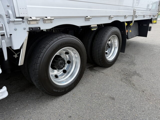 日野：17プロフィア：ハイルーフ：ウィング：未使用：アルミホイール：リア門口ステンレス