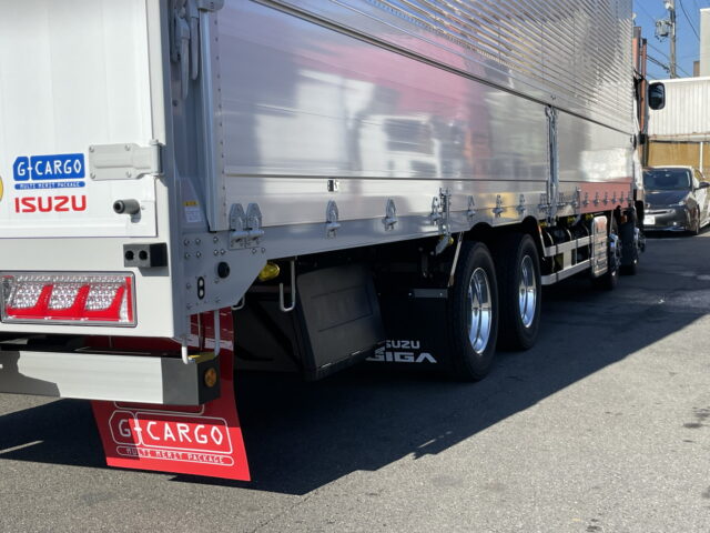 いすゞ　ギガ　ハイルーフ　ウィング　未使用車　アルミホイール　メッキ多数