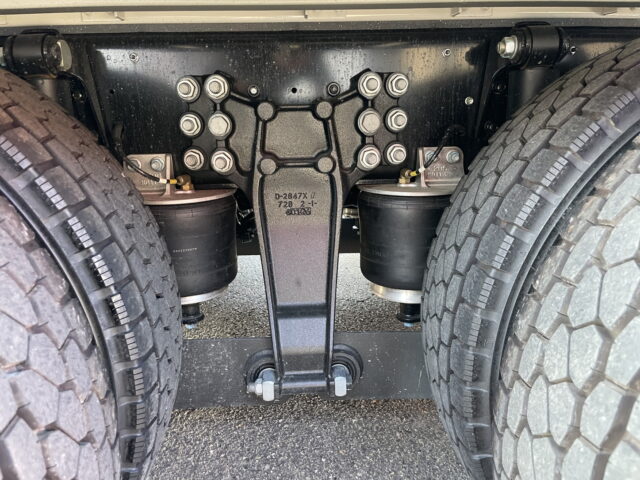 いすゞ　ギガ　ハイルーフ　ウィング　未使用車　アルミホイール　メッキ多数