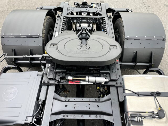 17スーパーグレート　トレーラーヘッド　スライドカプラー　未使用　E尺　460馬力　プレミアムライン