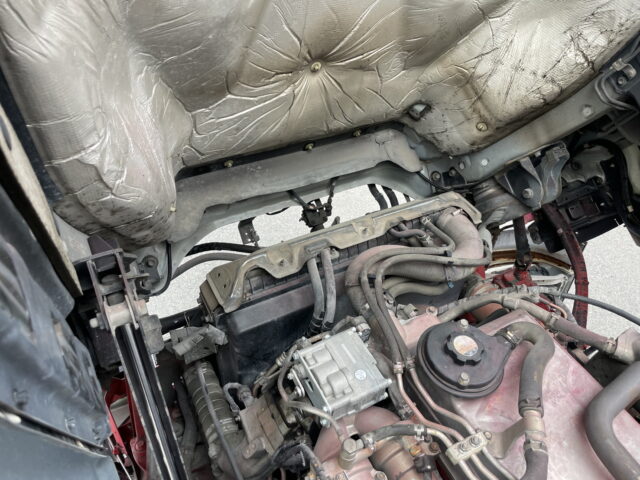 日野　プロフィア　ハイルーフ　ウィング　寝台メッキ　ステンレス多数