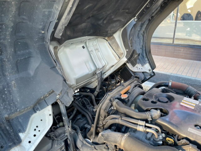 いすゞ：エルフ：平アルミブロック（70㎝）６速MT：フロントバイザー：ミラーステー：アルミホイール：架装多数　