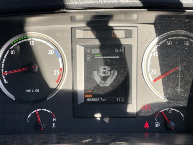 スカニア：R580：トレーラーヘッド：ダブル：V8：煙突マフラー：架装多数