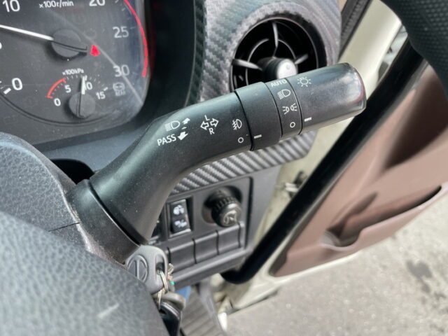 日野：17プロフィア：ハイルーフ：トレーラーヘッド：アルミホイール：ブタ鼻