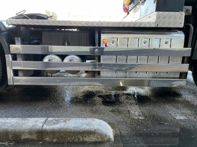 三菱ふそう　スーパーグレート　トレーラーヘッド　ハイルーフ　AT　ステンレスサイドバンパー