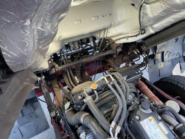 いすゞ：フォワード：増トン：冷凍ウィング：6600ボデー：エアサス：サーモキング製冷凍機