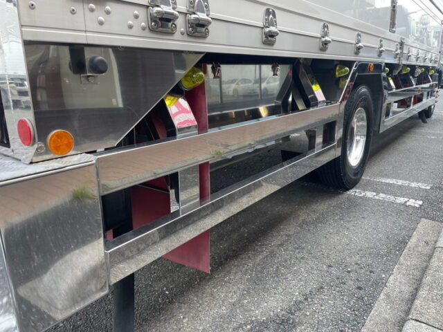 日野　レンジャープロ　冷凍ウィング　ステンレスサイドバンパー　メッキパーツ多数