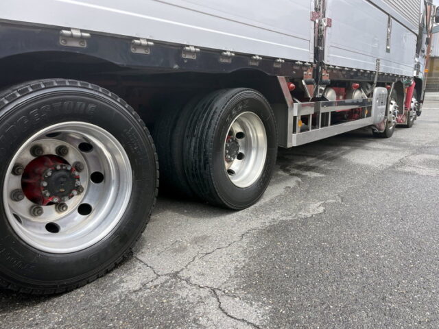 日野：プロフィア：ハイルーフ：ウィング：メッキ多数：ステンレス多数　