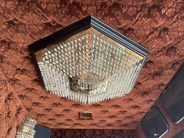 日野：プロフィア：トレーラーヘッド：内装生地張り：ハイルーフ：架装多数：メッキ多数