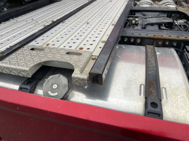 日野：17プロフィア：ハイルーフ：トレーラーヘッド：架装多数：E13Cエンジン：450馬力