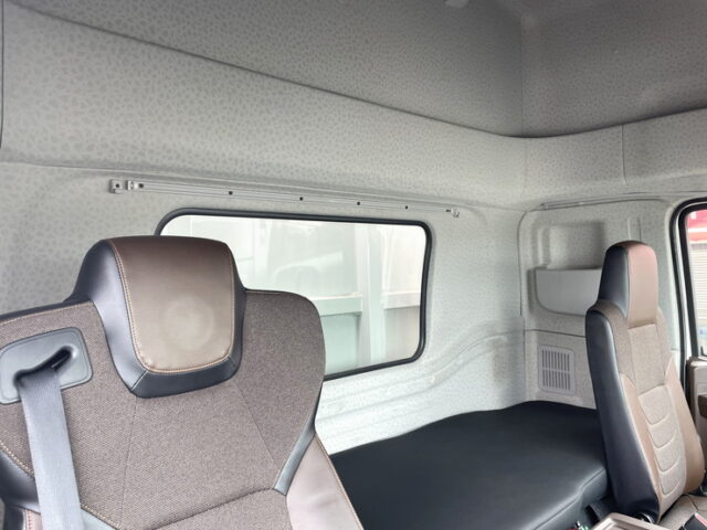 いすゞ：ギガ：ハイルーフ：ウィング：AT：木床：アルミホイール：リアエアサス