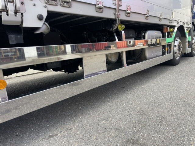 日野：17プロフィア：ハイルーフ：メッキ多数：ステンレス多数：アルミホイール