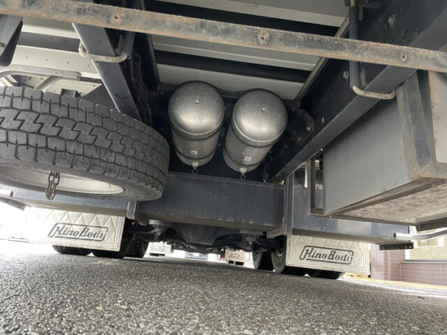 日野：17プロフィア：アルミウィング：ハイルーフ：7MT：リア門口ステンレス：アルミホイール：フロントバイザー ステンレス多数