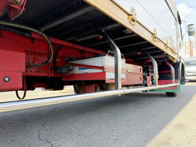 いすゞ：フォワード：6200ワイド：ウィング：木床：アルミホイール：240馬力：エアサス