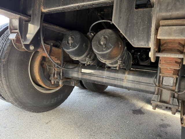 トレクス：平床セミトレーラー：アオリ20㎝：5方開：3軸：板バネ：最大積載量28.500㎏