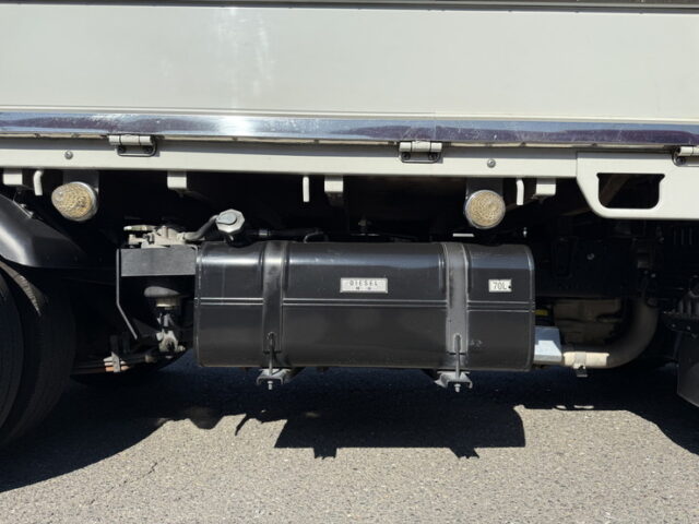 キャンター：平ボデー：標準幅：10尺長：カスタム：オートマ：煤焼き有：150馬力