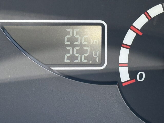 現行スーパーグレート：スーパーハイルーフ：トレーラーヘッド：未使用：プレミアムライン