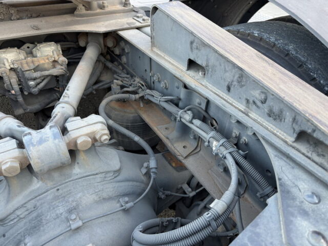 17スーパーグレート：ハイルーフ：トレーラーヘッド：アルミホイール：第5輪荷重11.500㎏