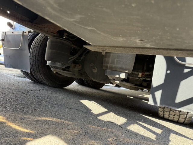 日野:17プロフィア:ハイルーフ:メッキ多数:アルミホイール:木床:E13Cエンジン