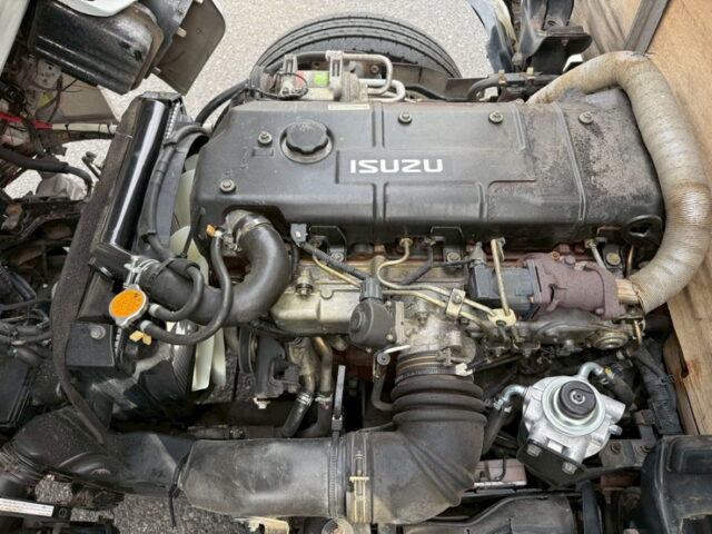 【現状】いすゞ：エルフ：平ボデー：架装多数：マニ割り：5トン未満：2駆/4駆切換付き