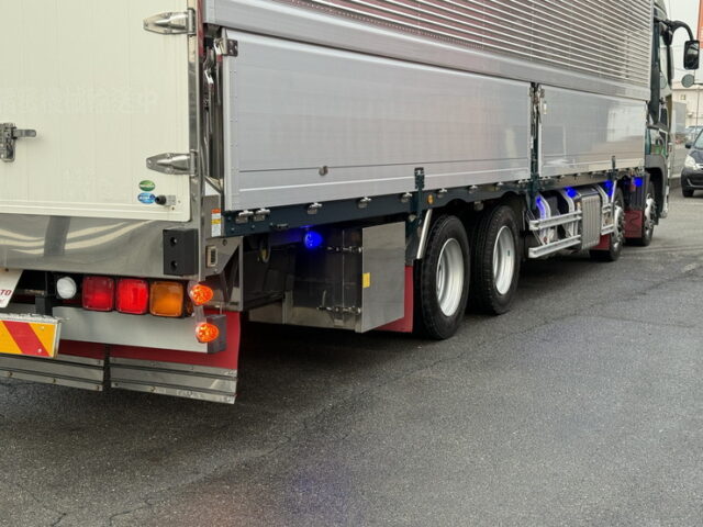 17スーパーグレート：ハイルーフ：ウィング：プレミアムライン：リア門口ステンレス