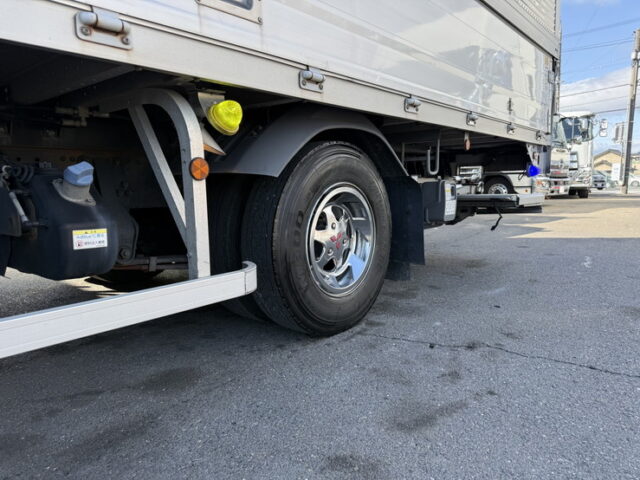 ファイター:ウィング:6200ワイド:後輪エアサス:格納ゲート:240馬力