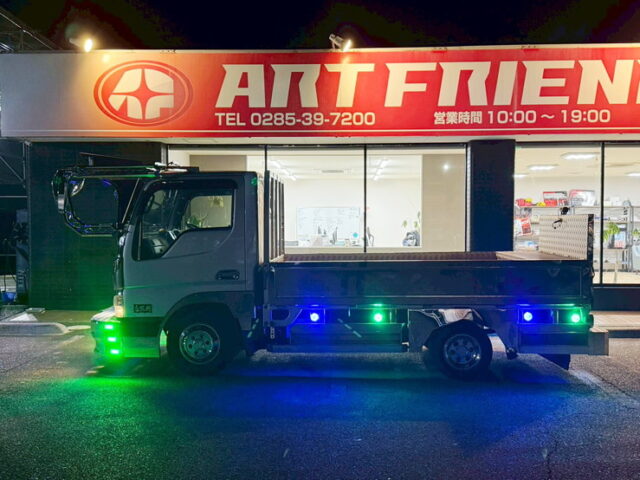 タイタンダッシュ：平ボデー：架装多数：標準幅：アオリステンレス張り：マニ割り