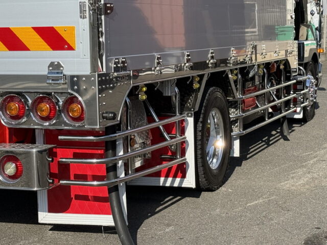 ファイター:増トン:クレーン:セミワイド:5Mボデー:架装多数:270馬力