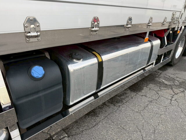 VOLVO：FH：グローブトロッター：ウィング：造りボディ：架装多数：高年式低走行