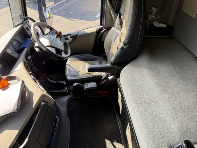 【委託販売】VOLVO:トレーラーヘッド:シングル:アルミホイール:架装多数