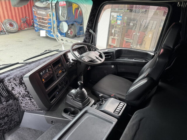 いすゞ:ギガ:ハイルーフ:トレーラーヘッド:フロントバイザー:第5輪荷重11.100㎏