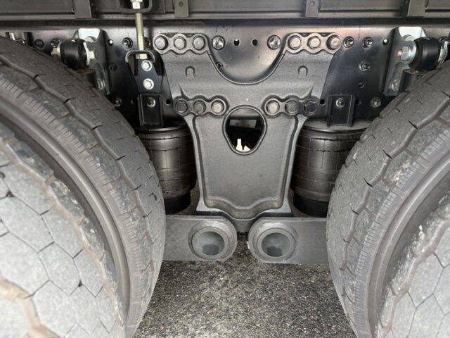 日野：17プロフィア：ハイルーフ：ウィング：未使用：アルミホイール：リア門口ステンレス