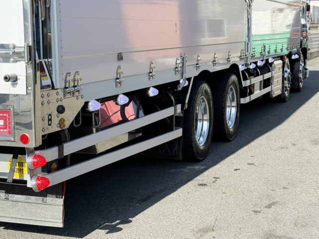 いすゞ：ギガ：ハイルーフ：ウィング：アルミホイール：リア門口ステンレス：低走行