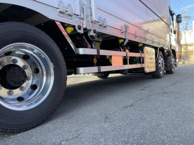 いすゞ　ギガ　ハイルーフ　ウィング　未使用車　アルミホイール　メッキ多数