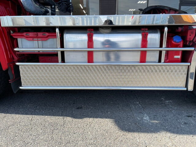 日野　17プロフィア　ヘッド　内装生地張り　ステンレス多数　メッキパーツ多数