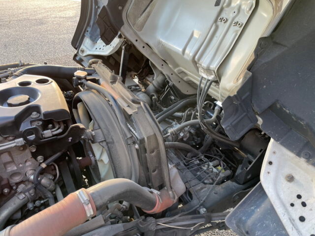 いすゞ：エルフ：平アルミブロック（70㎝）６速MT：フロントバイザー：ミラーステー：アルミホイール：架装多数　