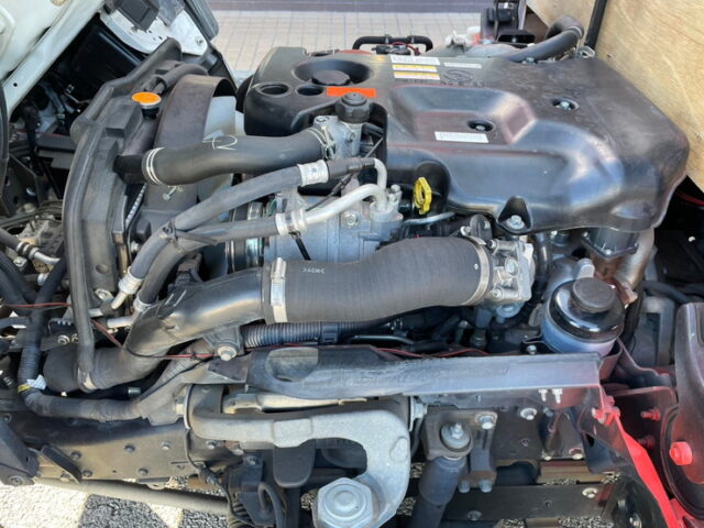 いすゞ　エルフ　平ボディ　5MT　フロントバイザー　プロテク縞板　木床　内装生地張り