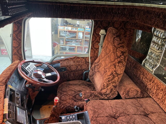 スーパーグレート　ハイルーフ　トレーラーヘッド　架装多数　ブタ鼻　7速MT