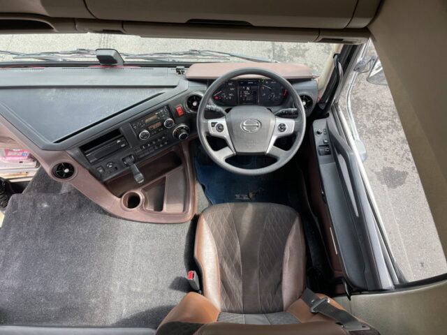 日野：17プロフィア：ハイルーフ：トレーラーヘッド：アルミホイール：ブタ鼻