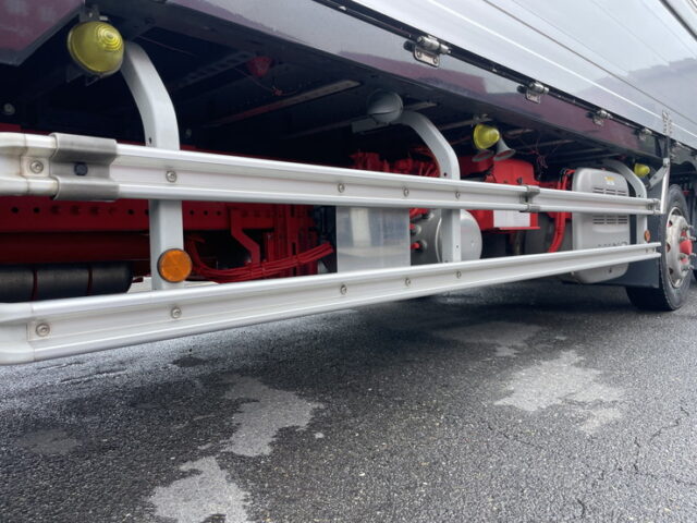 日野：17プロフィア：ハイルーフ：ウィング：メッキ多数：リア門口ステンレス：E13C