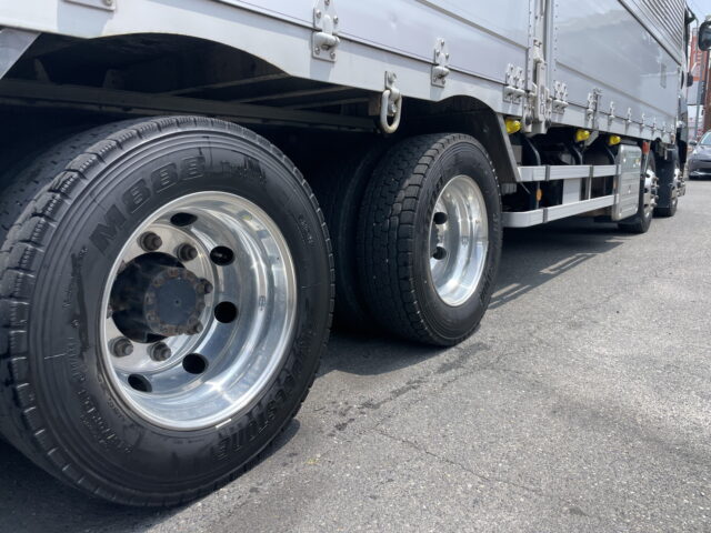 いすゞ：ギガ：ハイルーフ：ウィング：木床：格納パワーゲート：アルミホイール