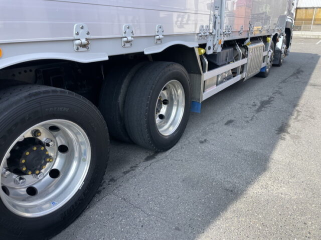 17スーパーグレート：ハイルーフ：ウィング：メッキ多数：アルミホイール